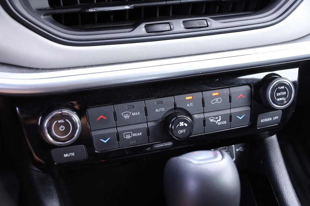 Jeep Compass Vehicle Image 17