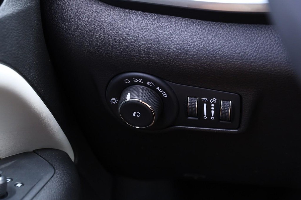 Jeep Compass Vehicle Image 19