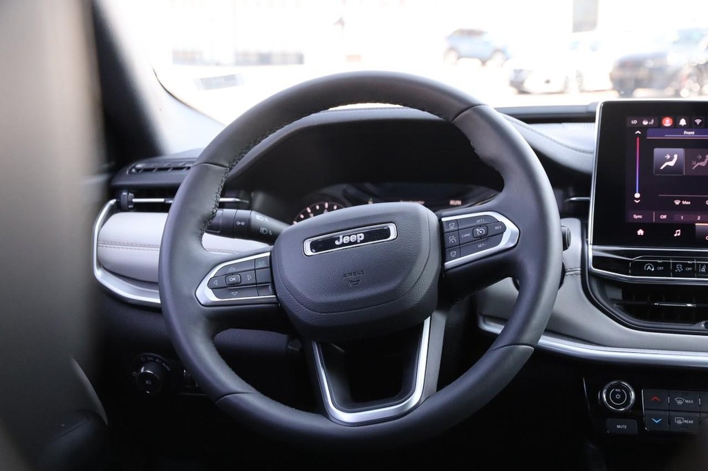 Jeep Compass Vehicle Image 22