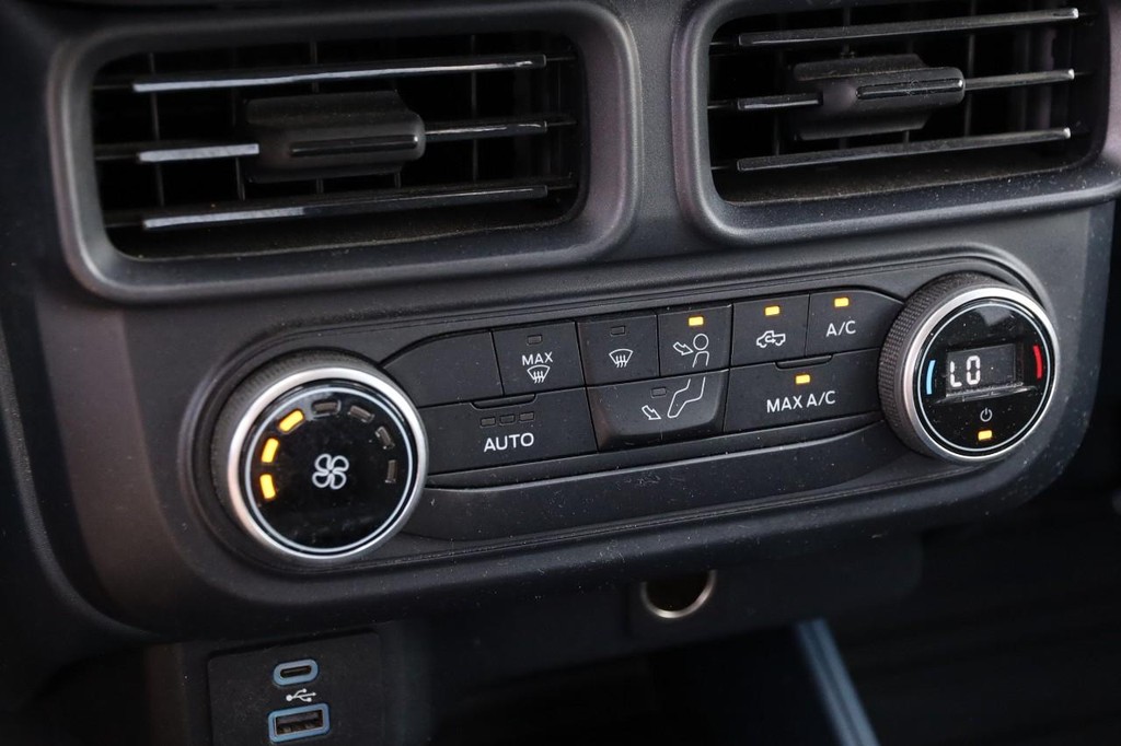 Ford Maverick Vehicle Image 16