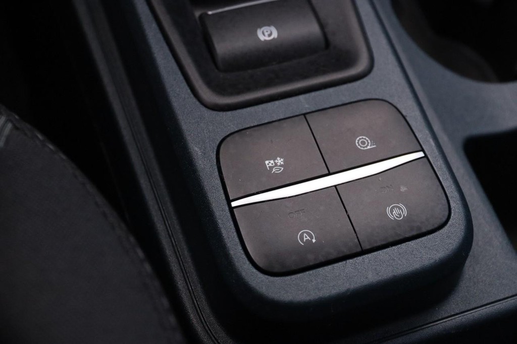 Ford Maverick Vehicle Image 17