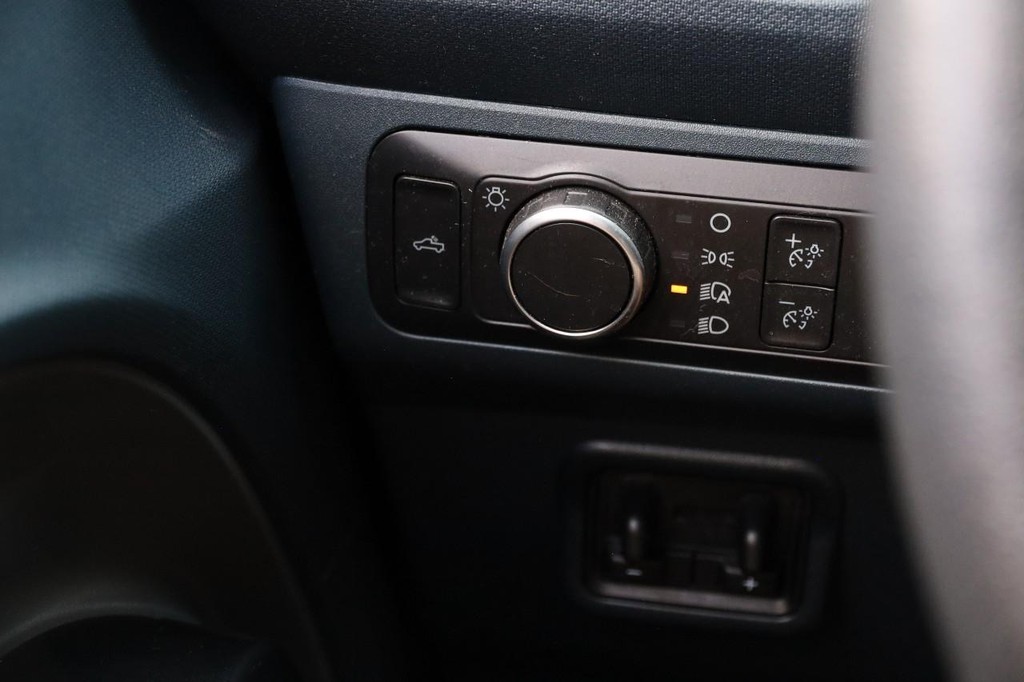 Ford Maverick Vehicle Image 18