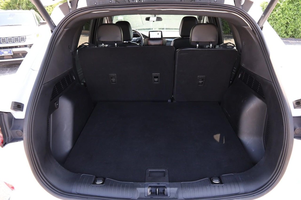 Ford Escape Vehicle Full-screen Gallery Image 07