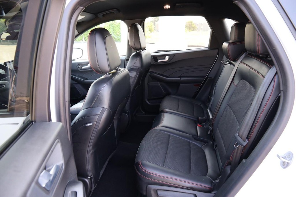Ford Escape Vehicle Full-screen Gallery Image 10