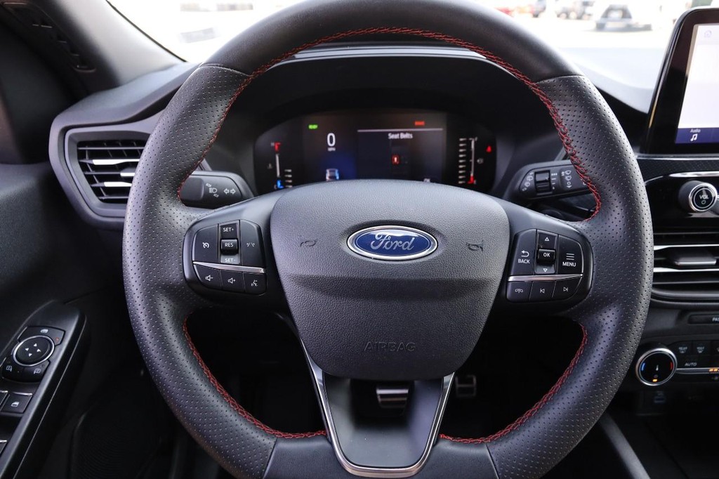 Ford Escape Vehicle Full-screen Gallery Image 11
