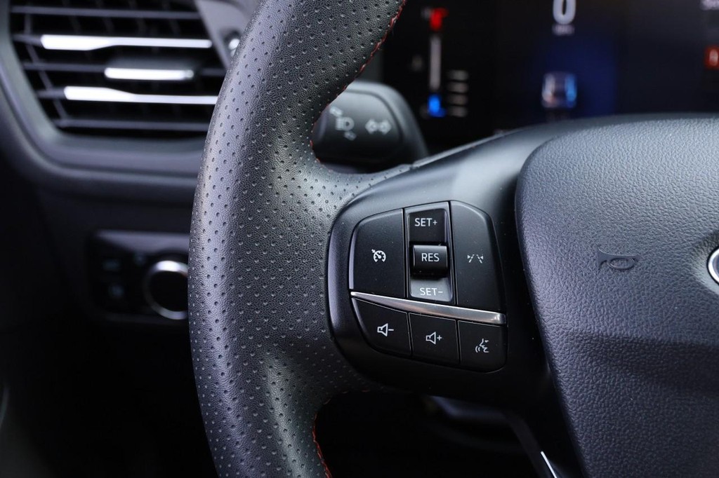 Ford Escape Vehicle Full-screen Gallery Image 12