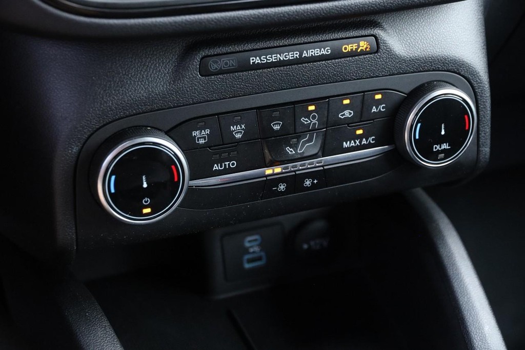 Ford Escape Vehicle Full-screen Gallery Image 19