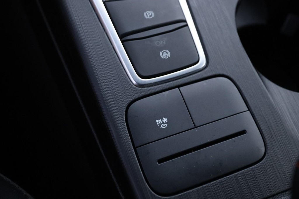 Ford Escape Vehicle Full-screen Gallery Image 20