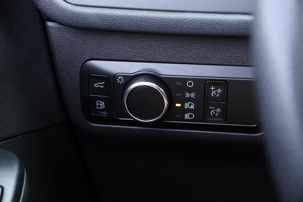 Ford Escape Vehicle Full-screen Gallery Image 21
