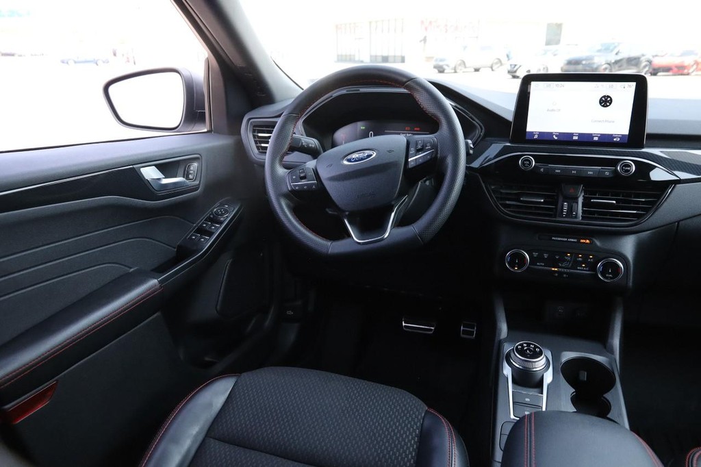 Ford Escape Vehicle Full-screen Gallery Image 23