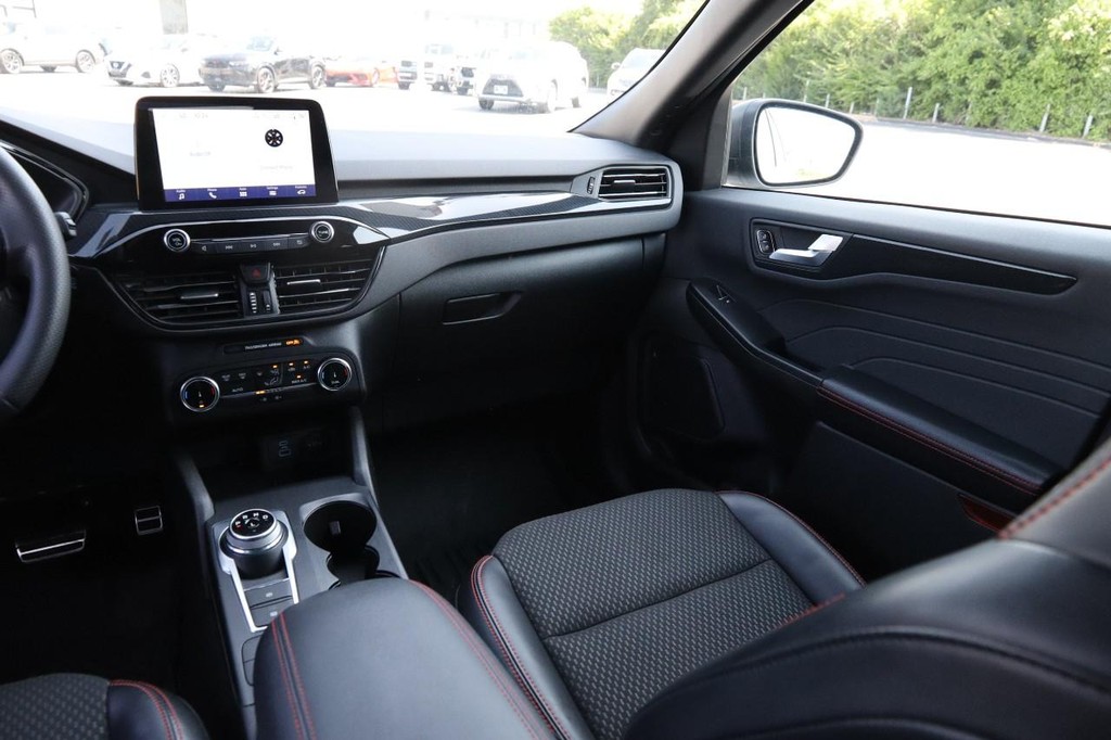 Ford Escape Vehicle Full-screen Gallery Image 26