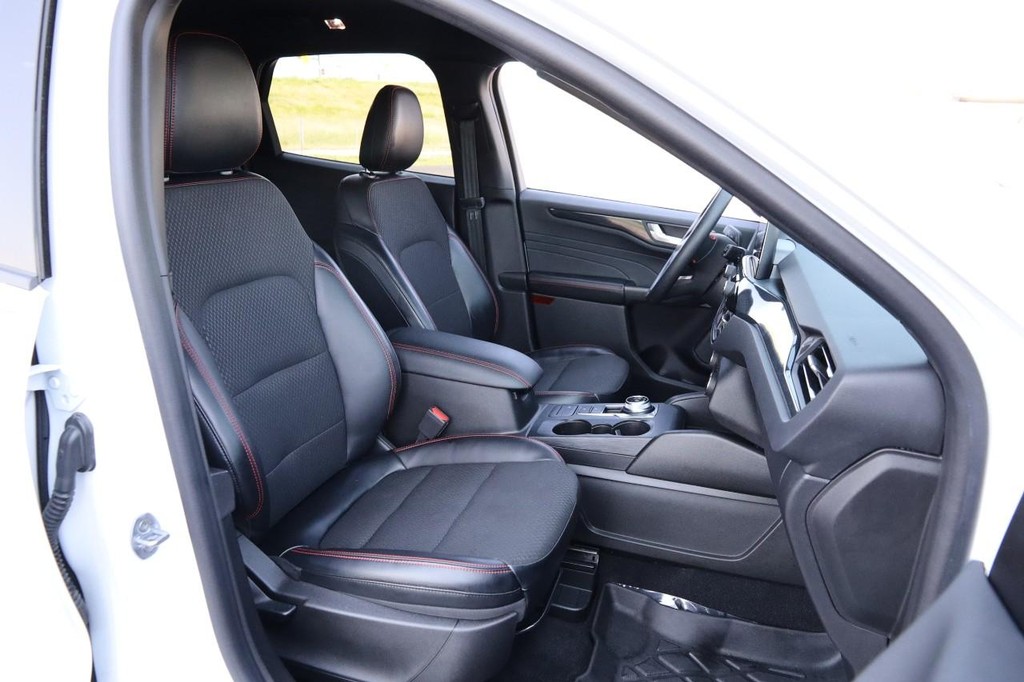 Ford Escape Vehicle Full-screen Gallery Image 27