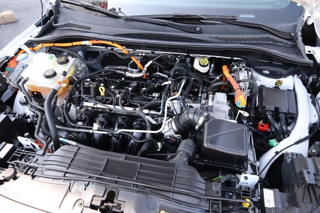 Ford Escape Vehicle Full-screen Gallery Image 28