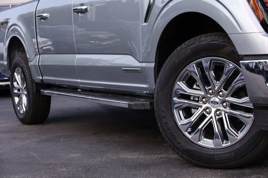 Ford F-150 Vehicle Full-screen Gallery Image 3