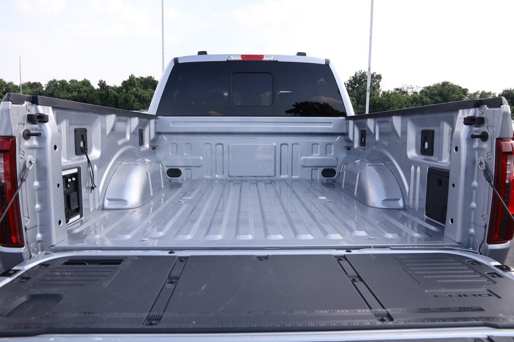 Ford F-150 Vehicle Full-screen Gallery Image 7