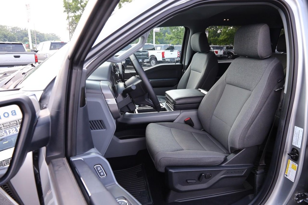 Ford F-150 Vehicle Full-screen Gallery Image 8