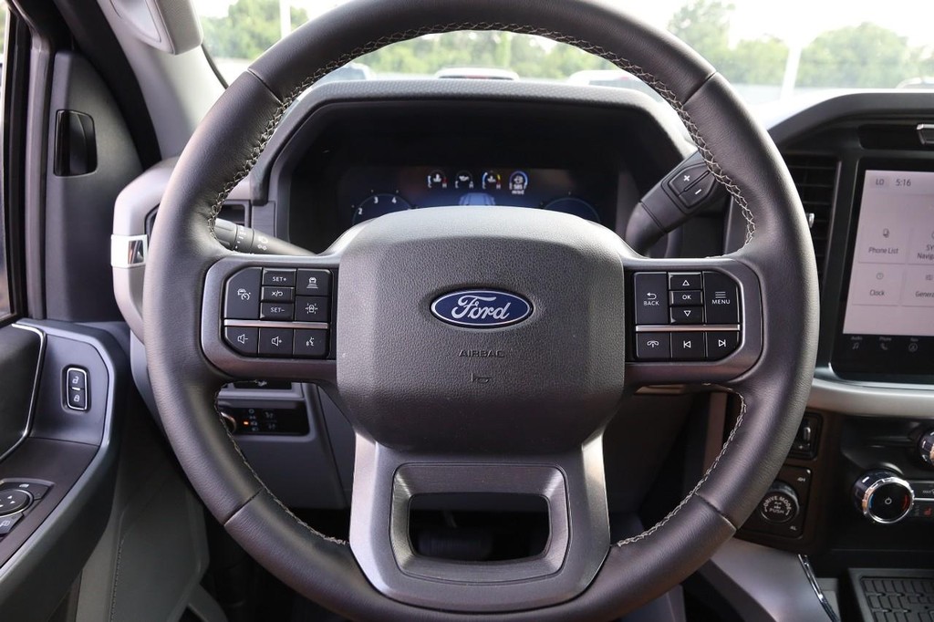 Ford F-150 Vehicle Full-screen Gallery Image 10