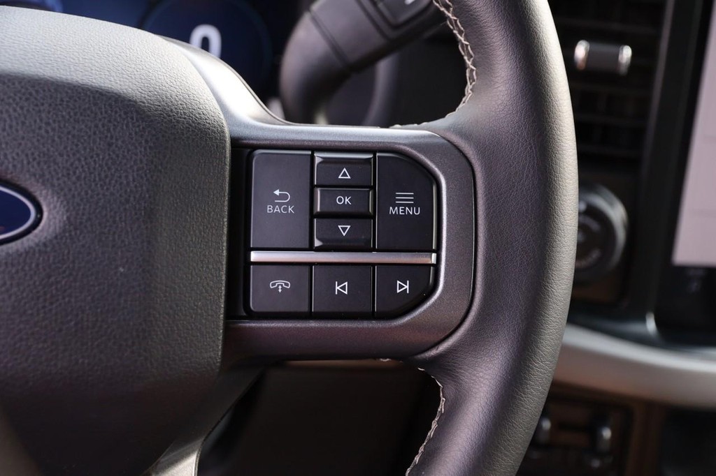 Ford F-150 Vehicle Full-screen Gallery Image 12
