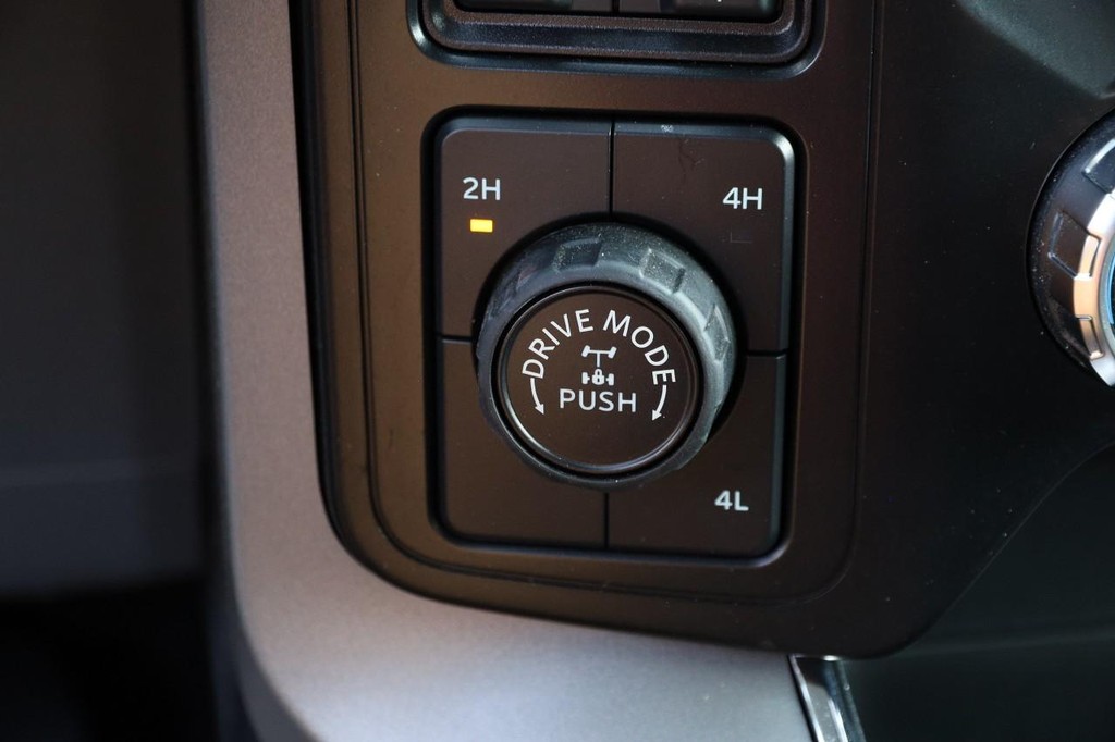 Ford F-150 Vehicle Full-screen Gallery Image 15