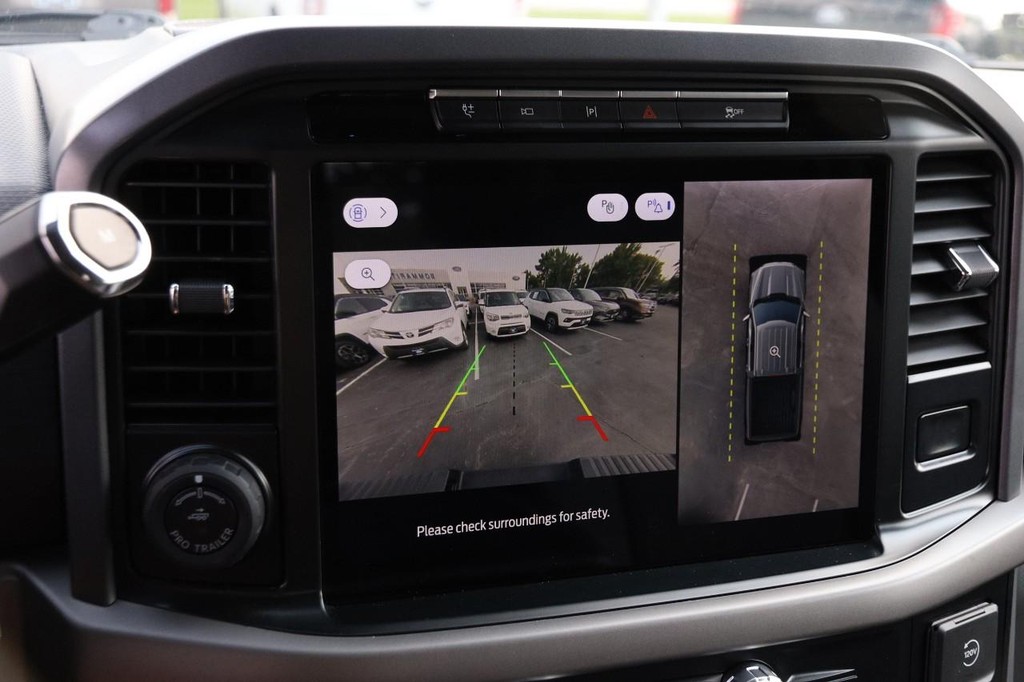 Ford F-150 Vehicle Full-screen Gallery Image 18