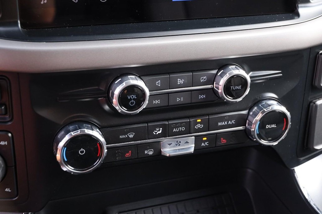 Ford F-150 Vehicle Full-screen Gallery Image 19