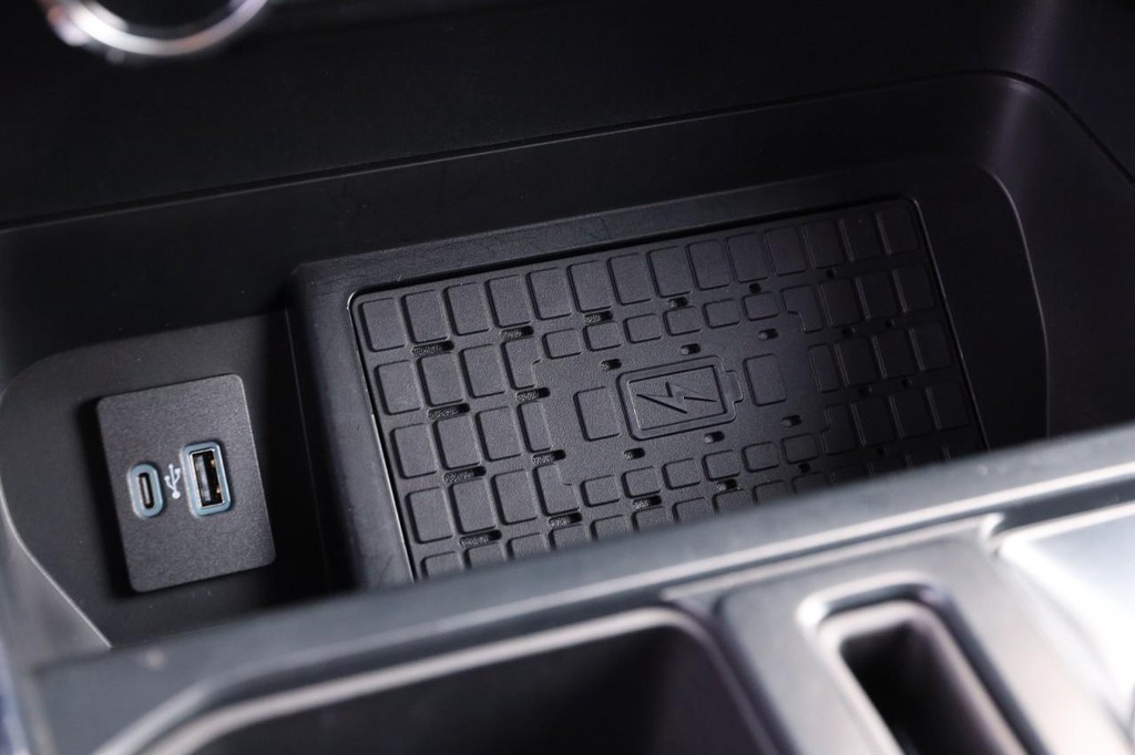 Ford F-150 Vehicle Full-screen Gallery Image 21