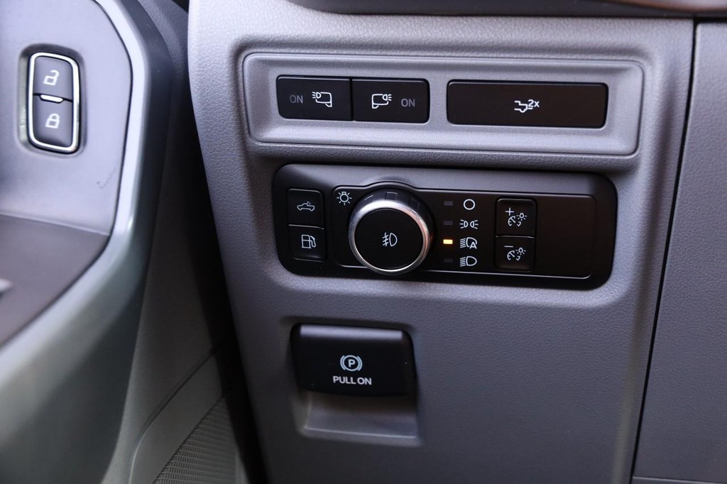 Ford F-150 Vehicle Full-screen Gallery Image 22