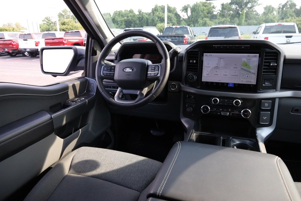 Ford F-150 Vehicle Full-screen Gallery Image 24