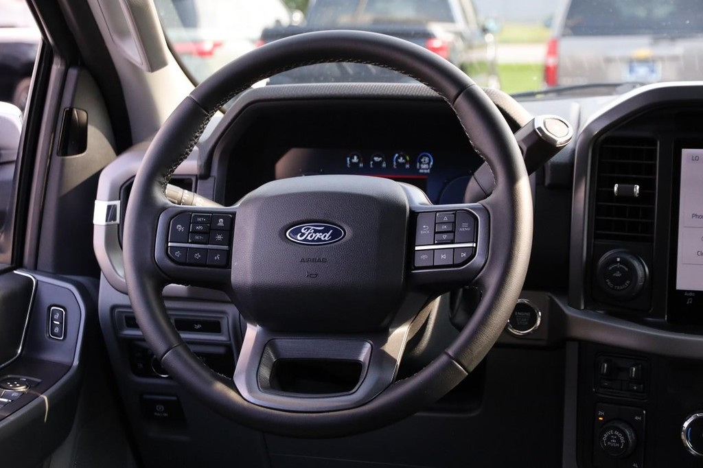 Ford F-150 Vehicle Full-screen Gallery Image 25