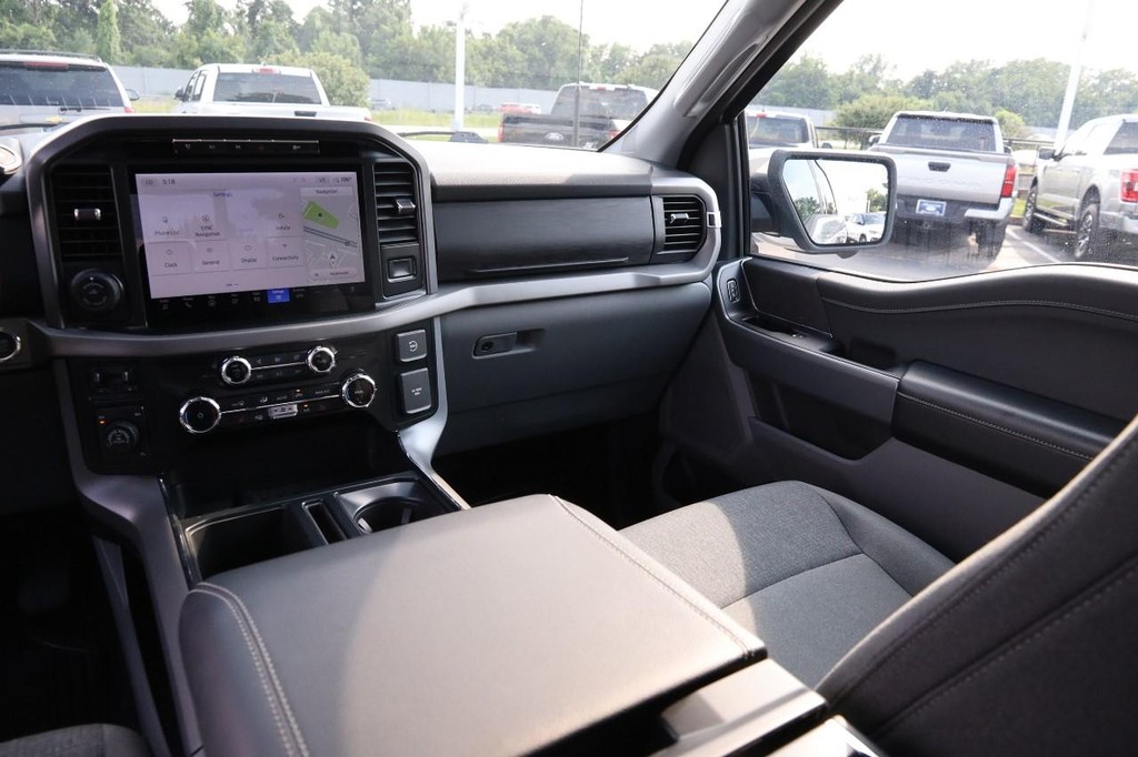 Ford F-150 Vehicle Full-screen Gallery Image 27