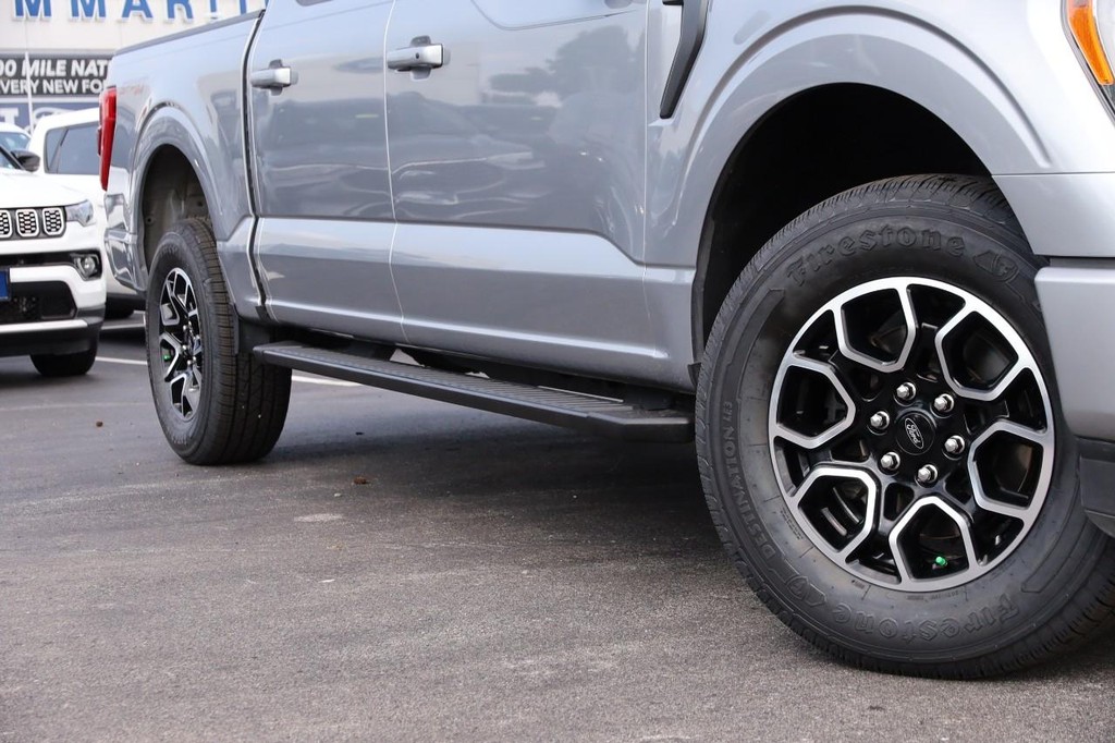 Ford F-150 Vehicle Full-screen Gallery Image 3