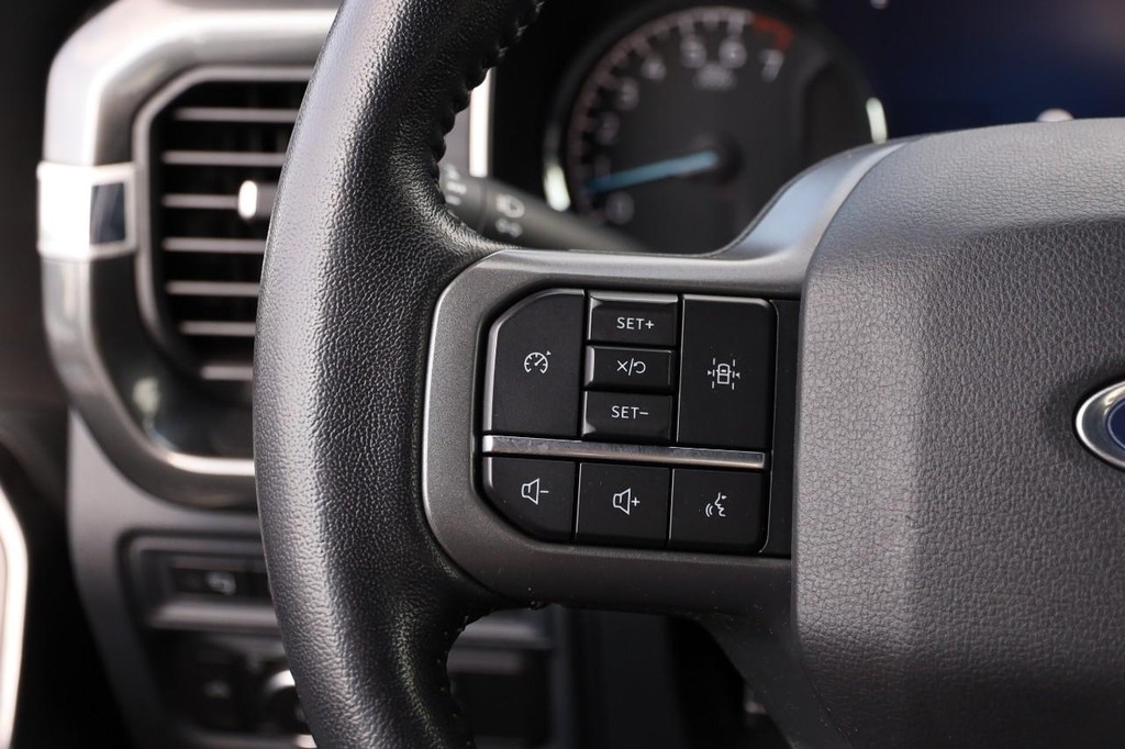 Ford F-150 Vehicle Full-screen Gallery Image 11