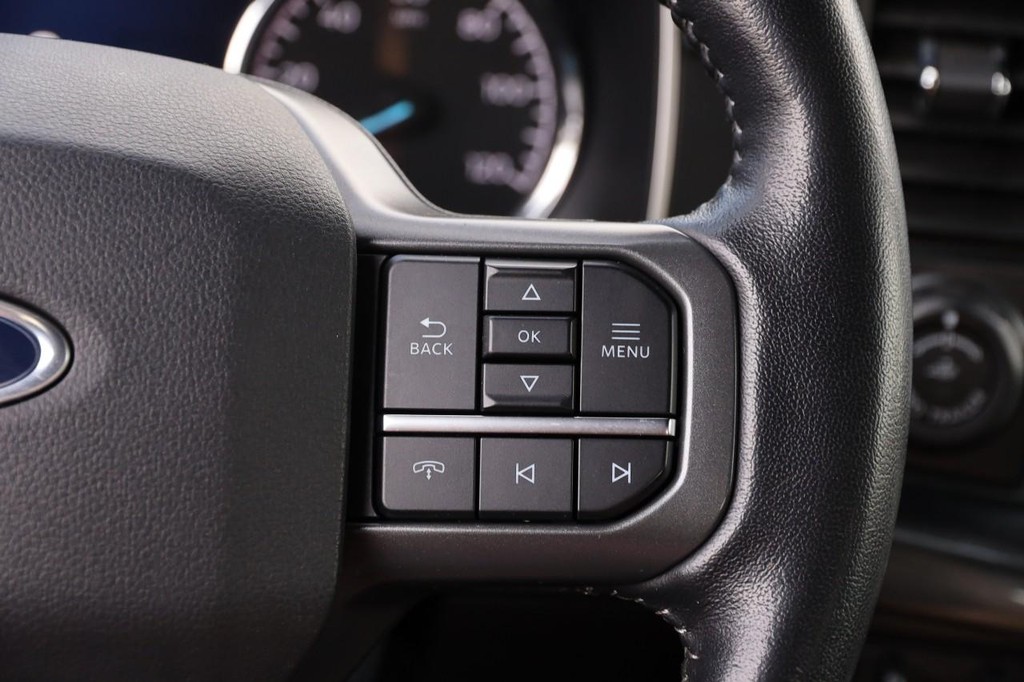Ford F-150 Vehicle Full-screen Gallery Image 12