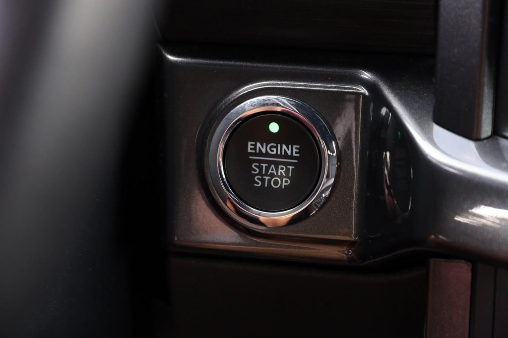 Ford F-150 Vehicle Full-screen Gallery Image 14