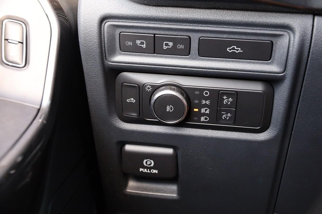 Ford F-150 Vehicle Full-screen Gallery Image 20