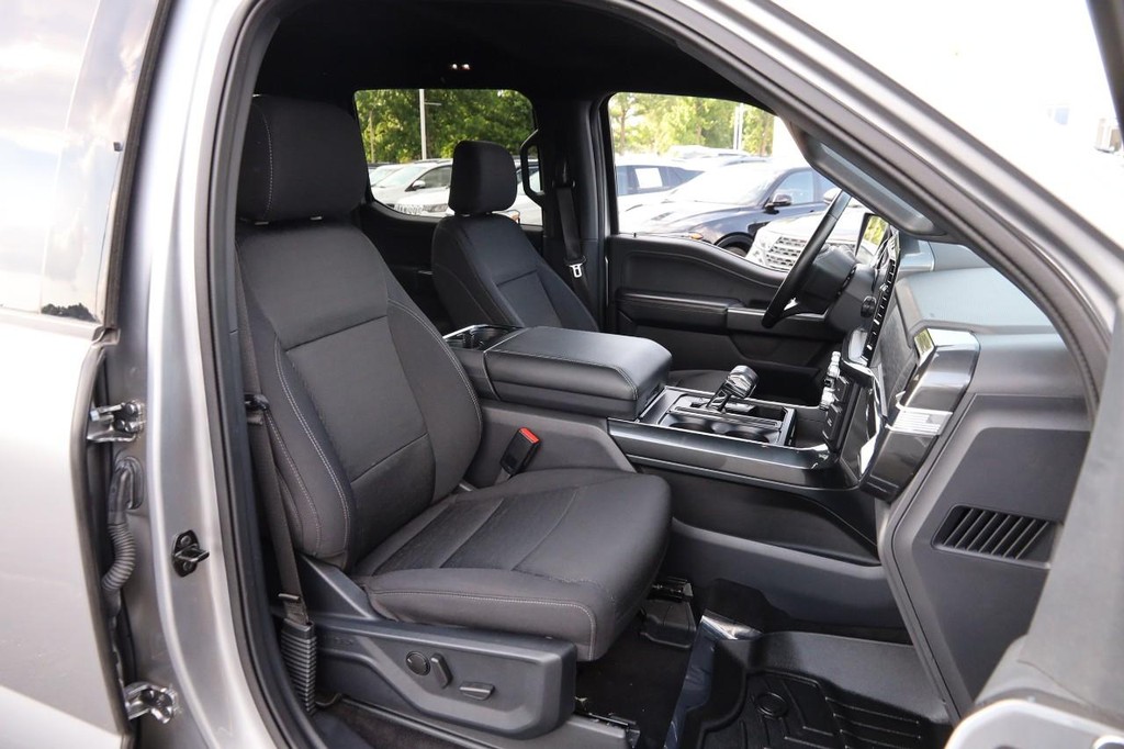 Ford F-150 Vehicle Full-screen Gallery Image 26