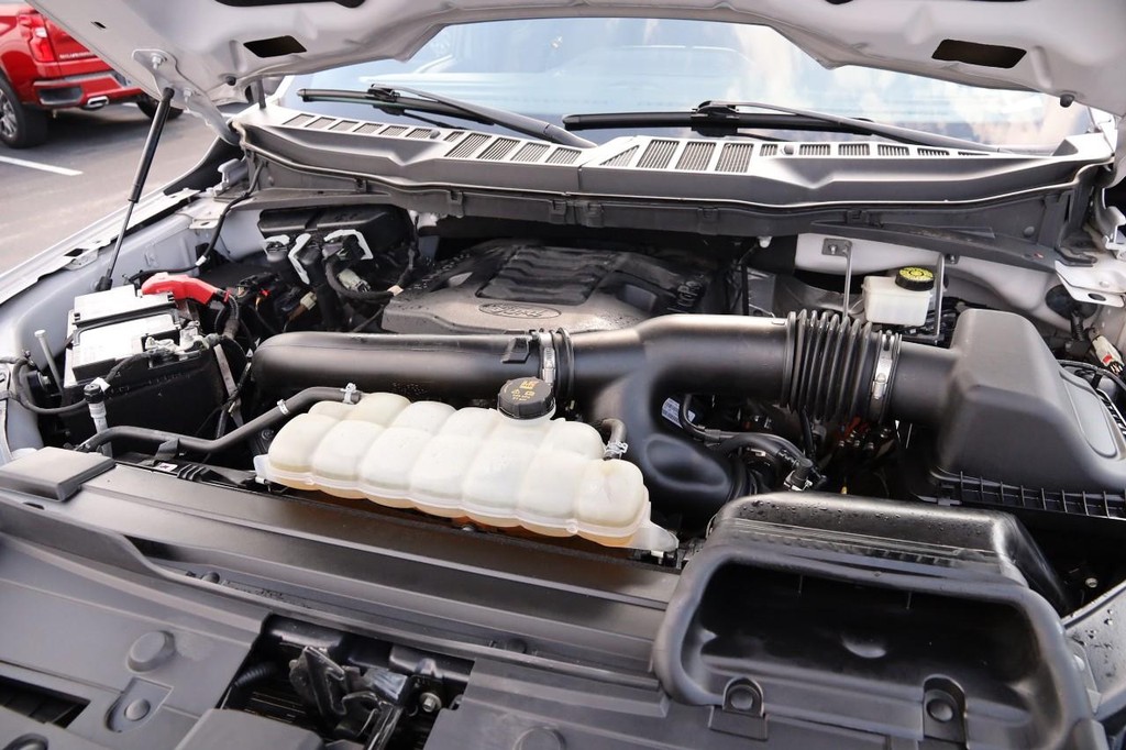 Ford F-150 Vehicle Full-screen Gallery Image 27