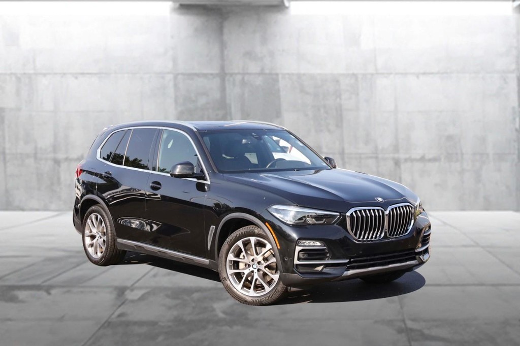 BMW X5 Vehicle Full-screen Gallery Image 02