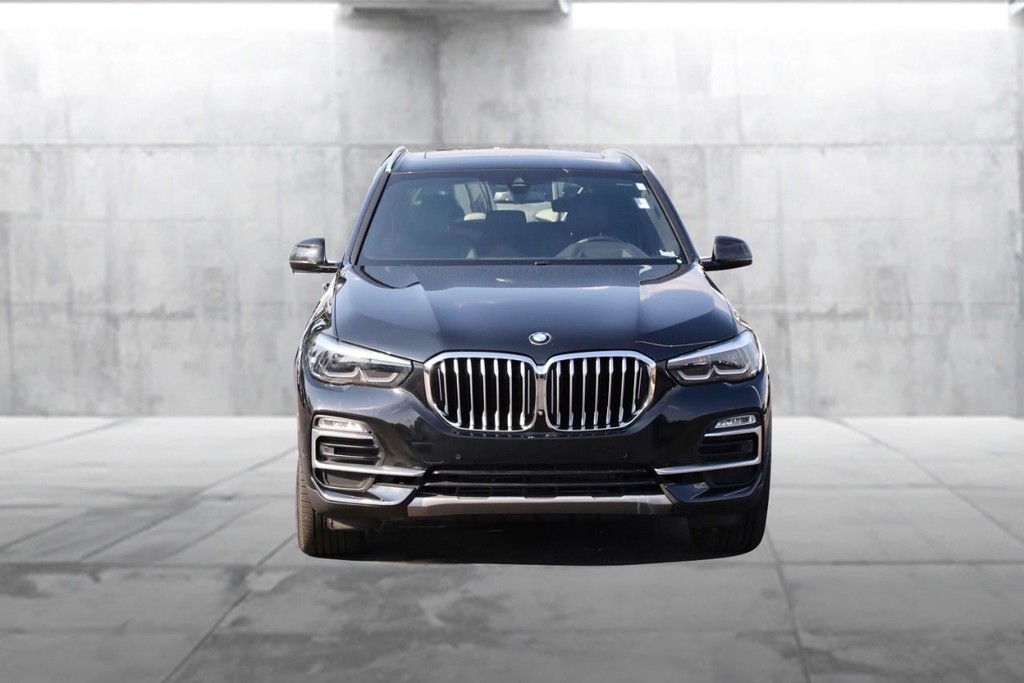 BMW X5 Vehicle Full-screen Gallery Image 04