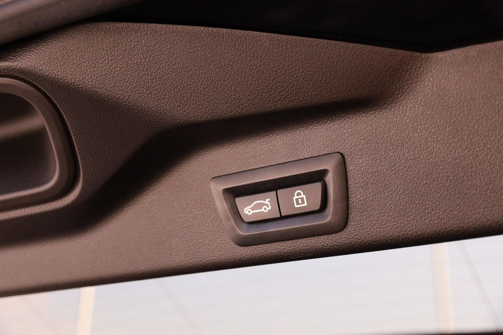 BMW X5 Vehicle Full-screen Gallery Image 08