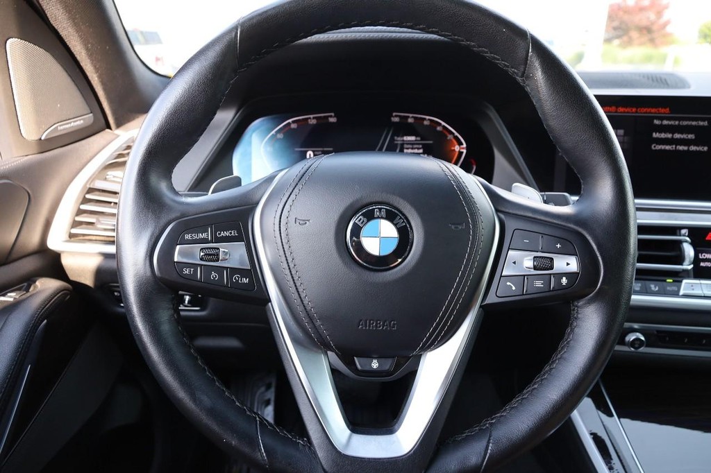 BMW X5 Vehicle Full-screen Gallery Image 12