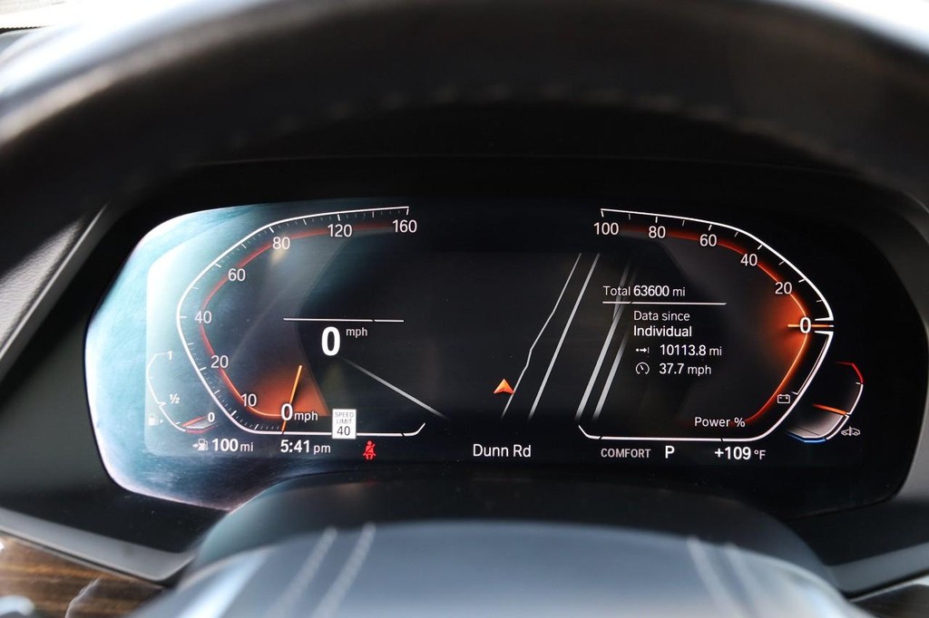 BMW X5 Vehicle Full-screen Gallery Image 15