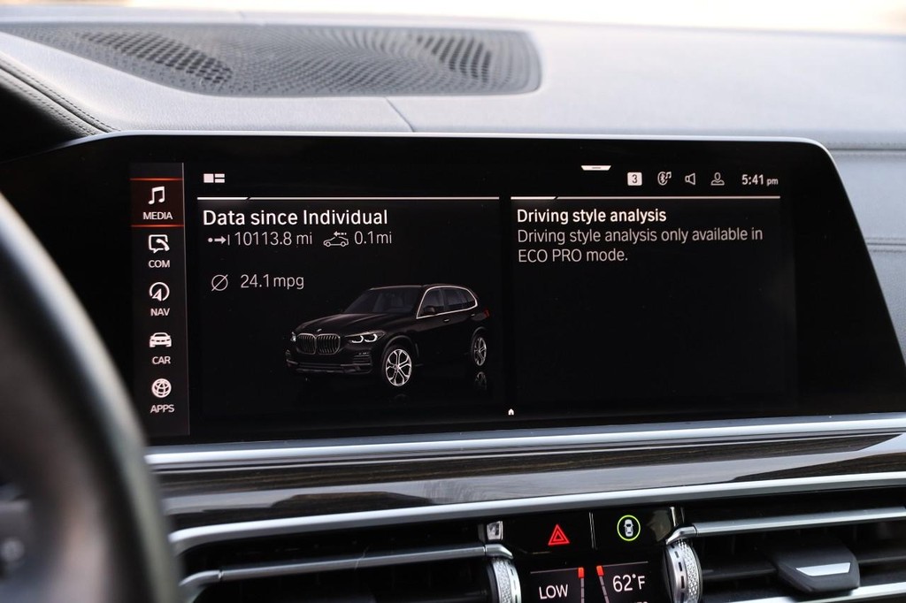 BMW X5 Vehicle Full-screen Gallery Image 18