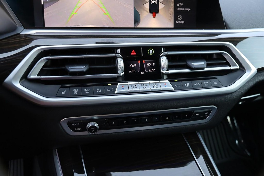 BMW X5 Vehicle Full-screen Gallery Image 20