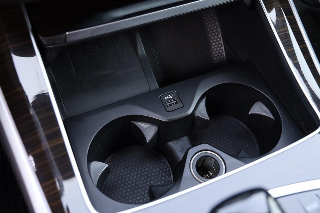 BMW X5 Vehicle Full-screen Gallery Image 21