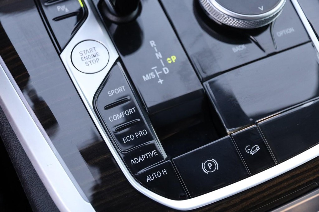 BMW X5 Vehicle Full-screen Gallery Image 22