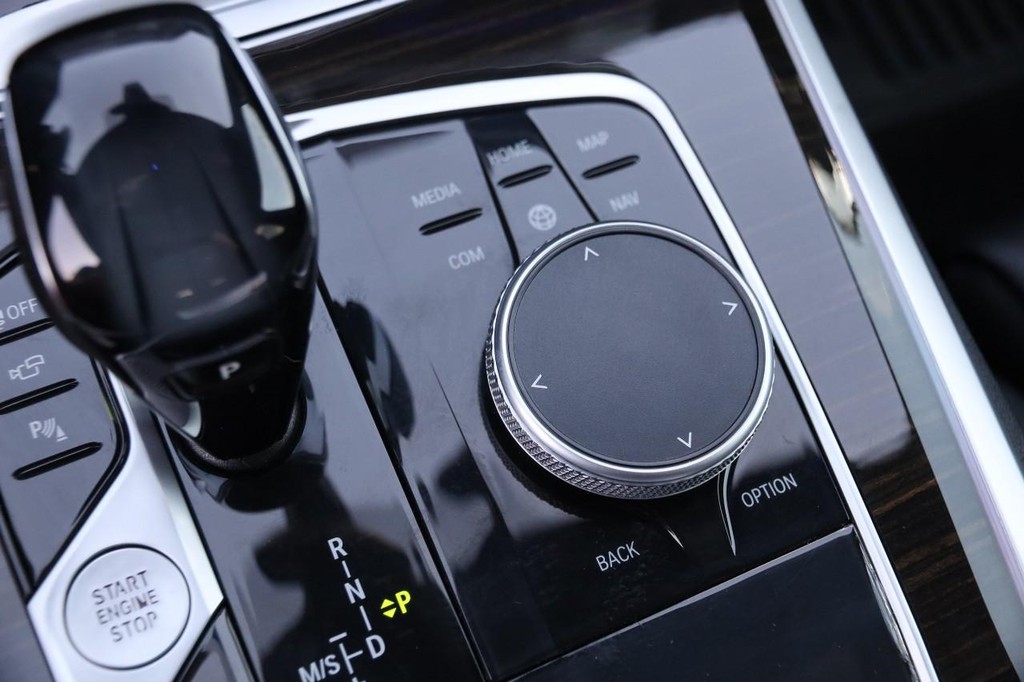 BMW X5 Vehicle Full-screen Gallery Image 23