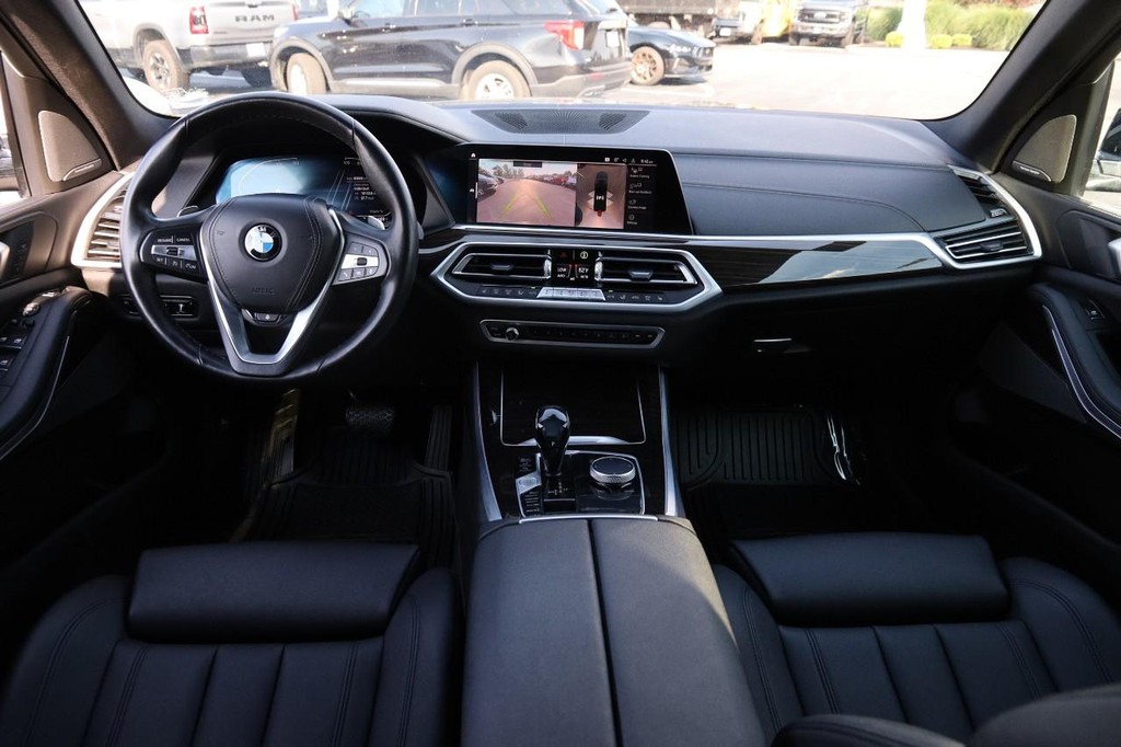 BMW X5 Vehicle Full-screen Gallery Image 25