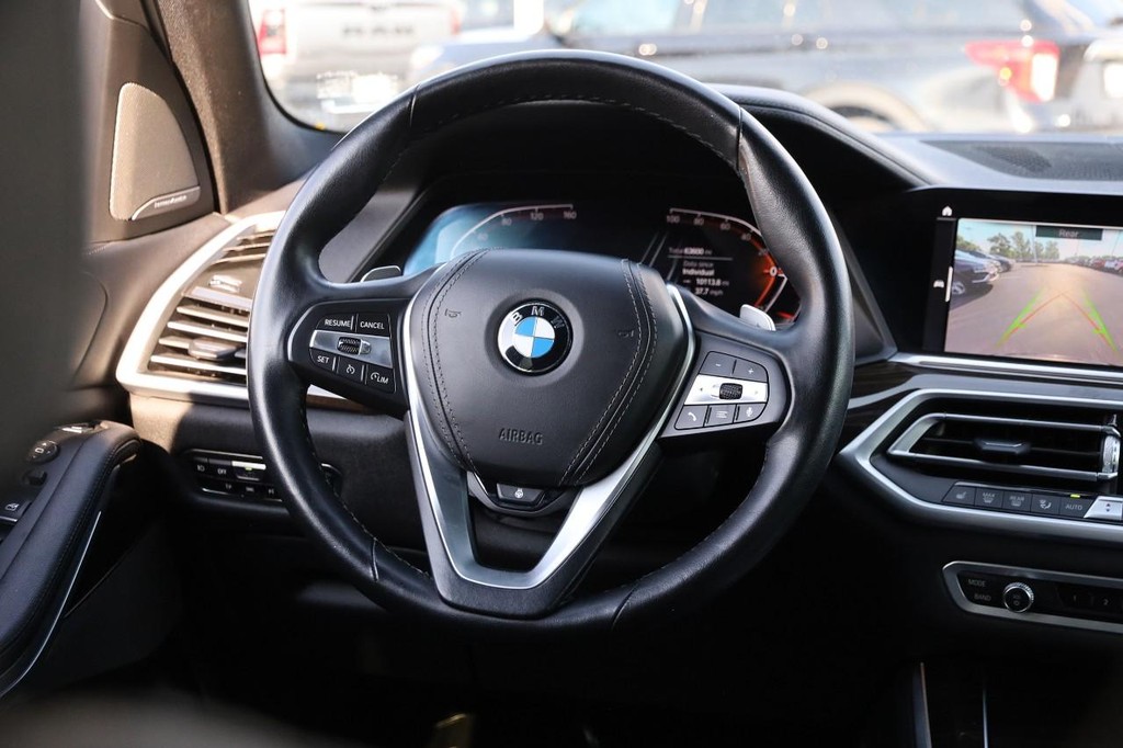 BMW X5 Vehicle Full-screen Gallery Image 27