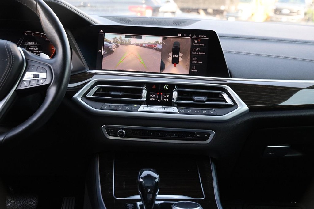 BMW X5 Vehicle Full-screen Gallery Image 28